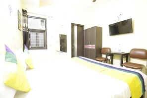 Desk, free WiFi - Hotel satyam swagat (Haridwar)