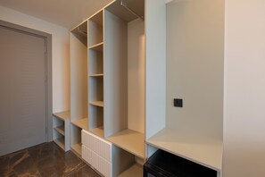Premium bedding, Select Comfort beds, minibar, free cots/infant beds - Asil Luxury Boutique Hotel (Burhaniye)