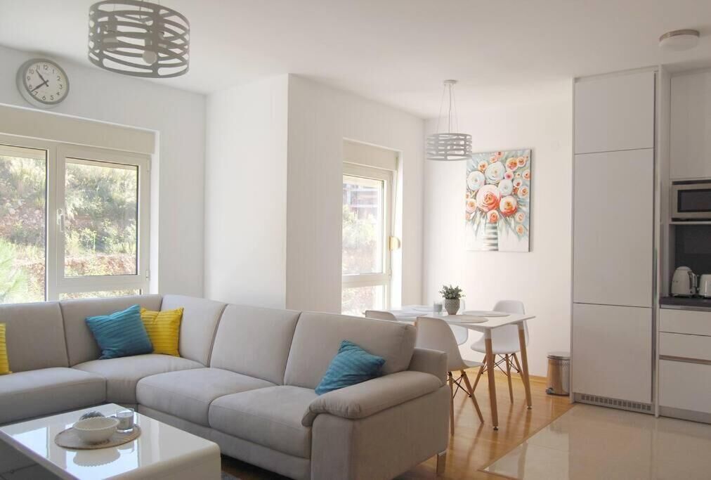 Comfort-Apartment, Veranda, Bergblick | Wohnbereich
