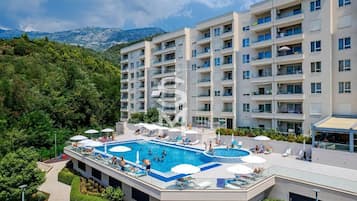 Comfort Apartment, Lanai, Mountain View | Kolam renang | Kolam renang terbuka bermusim