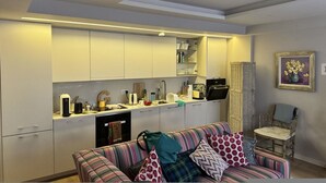 Unclassified image, 3 of 6, button - Chelsea Colour House 1 Bedroom Apartment (London)
