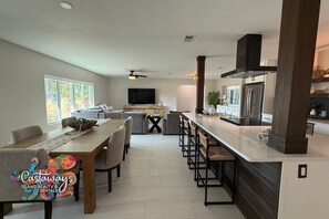 Dining - Beautiful 3 Bedroom/2.5 Bathroom Modern Luxury Waterfront Home (St James City)