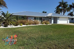 Exterior - Beautiful 3 Bedroom/2.5 Bathroom Modern Luxury Waterfront Home (St James City)