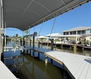 Marina - Beautiful 3 Bedroom/2.5 Bathroom Modern Luxury Waterfront Home (St James City)