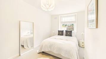Desk, WiFi, bed sheets