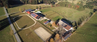 Cozy vacation apartment with a view of the horse pastures