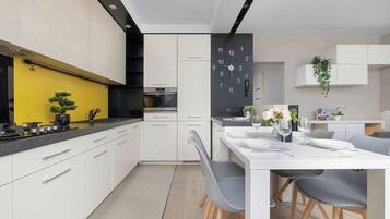 Fridge, microwave, oven, stovetop