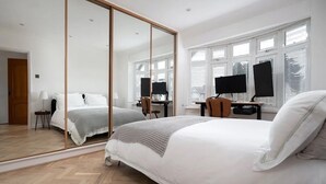 3 habitaciones, tabla de planchar con plancha, wifi y ropa de cama 