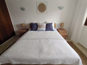 Room - Apartment in La Recoleta Punta Prima, Communal pools and steps away from the sea (Punta Prima)