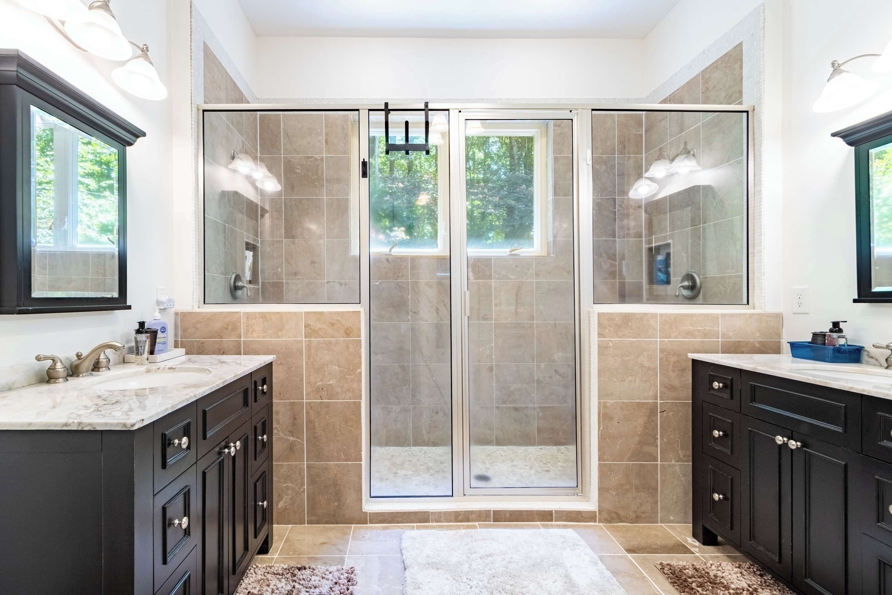 Shower, hair dryer, towels, shampoo