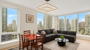 Deluxe appartement, uitzicht op stad | Woonruimte