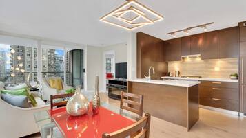 Apartamento luxo, vista para a cidade | Parte interna