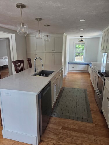 Welcoming 4-bedroom house in charming Scituate. Perfect for a family trip