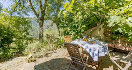 Family Suite – Spacious Accommodation in a Stone House with Mountain Views