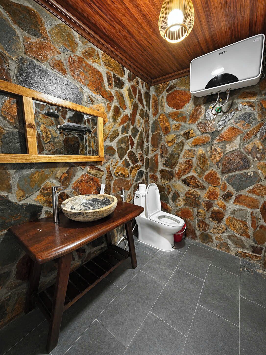 Junior Room | Bathroom | Shower, hair dryer, towels, soap