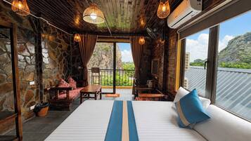 Junior Room | Desk, soundproofing, iron/ironing board, free WiFi