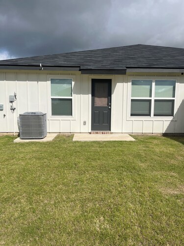 Marvelous 3-bedroom townhome with AC in Copperas Cove, quiet Neighbourhood,