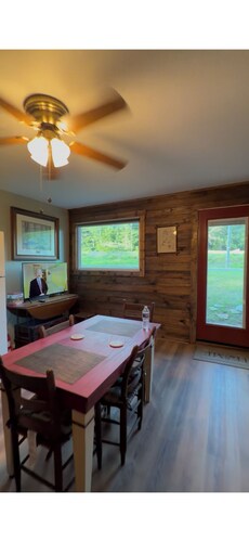 Cozy 2-bedroom cabin in tranquil Sardis with AC comfort