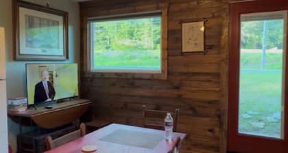 Cozy 2-bedroom cabin in tranquil Sardis with AC comfort