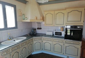 Private kitchen - Single-storey villa 3 min walk from the beach Pets welcome (Max. 1) (Le Barcarès)