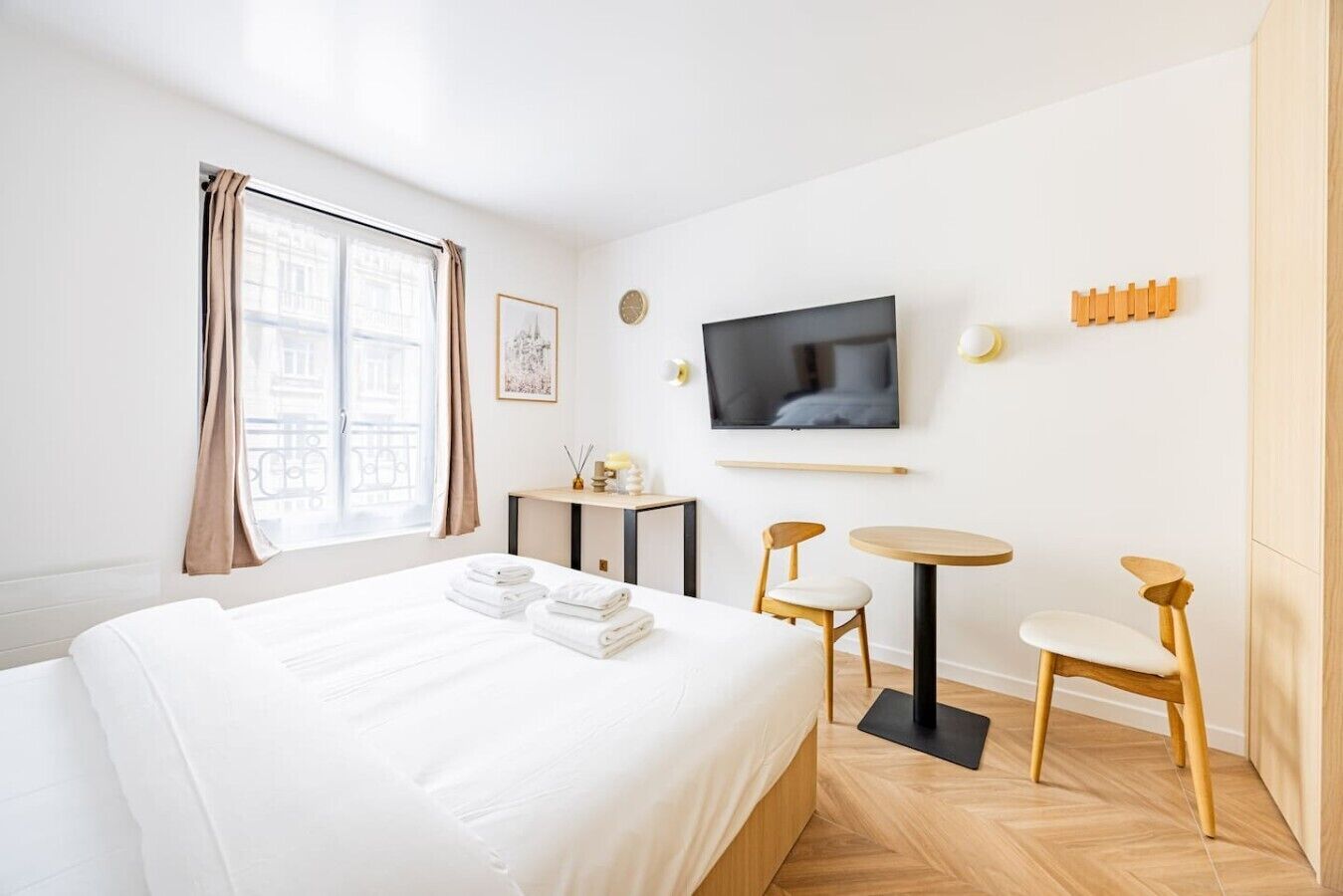 Iron/ironing board, travel crib, WiFi