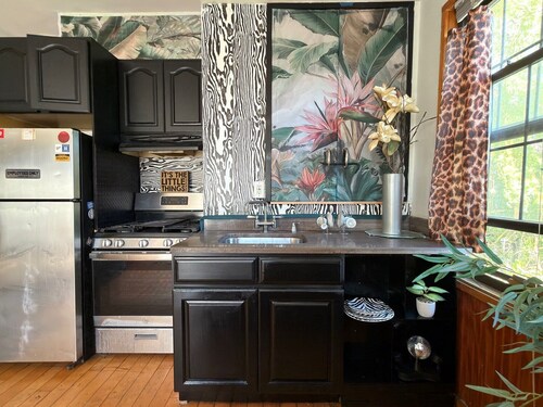 Soothing 1-bedroom apartment with AC in Rockaway Beach