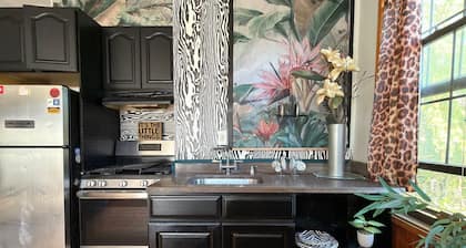 Soothing 1-bedroom apartment with AC in Rockaway Beach