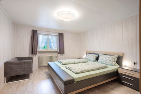 WiFi, bed sheets. Apartment 'Ferienwohnung Schaule' with Mountain View, Shared Garden and Wi-Fi