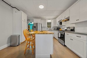 Fridge, microwave, oven, stovetop - Relax at this updated Victorian farmhouse near the Saco River in Southern Maine. Featuring 3 bedrooms, a game room, river access nearby, outdoor space, and easy access to beaches, hiking, golf, and downtown attractions. Your Dog stays FREE! (Buxton)