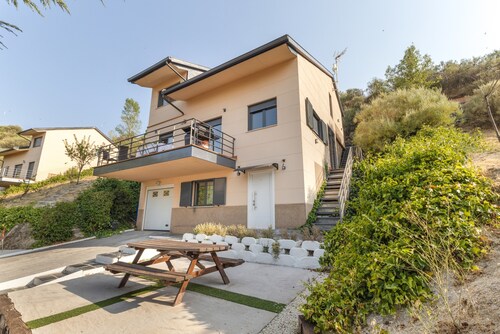 Villa 'Ana Esperanza - El Espinar' with Lake Views, Wi-Fi, and Air Conditioning