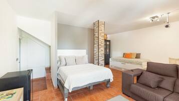 4 bedrooms, WiFi, bed sheets