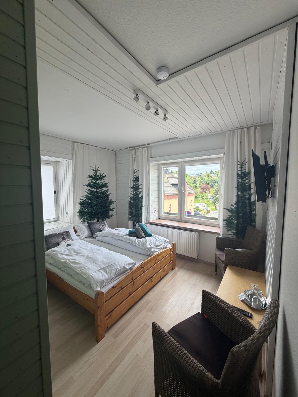 Zweibettzimmer, Bergblick | Verdunkelungsvorhänge, Bügeleisen/Bügelbrett, kostenloses WLAN