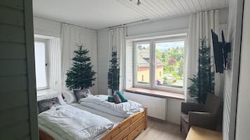 Zweibettzimmer, Bergblick | Verdunkelungsvorhänge, Bügeleisen/Bügelbrett, kostenloses WLAN