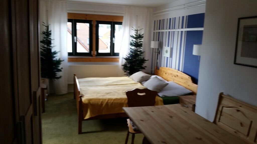 Basic-Dreibettzimmer, Bergblick | Verdunkelungsvorhänge, Bügeleisen/Bügelbrett, kostenloses WLAN