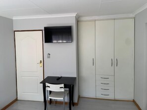 Executive Twin Room, Courtyard View | Interior