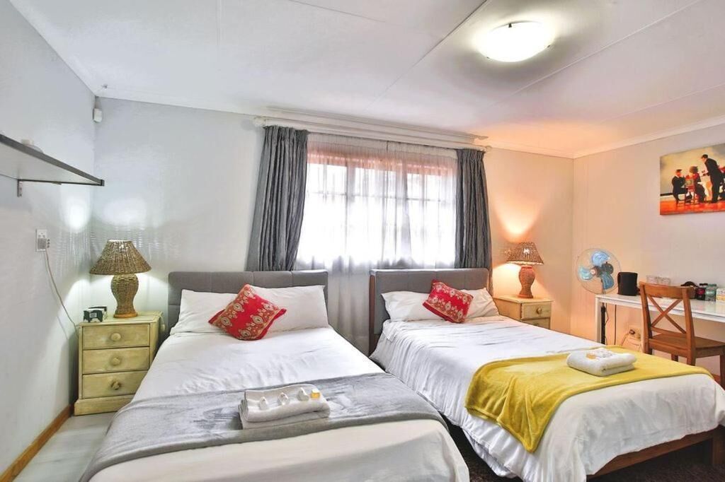 Executive-Zweibettzimmer, Blick auf den Innenhof | Schallisolierte Zimmer, Bügeleisen/Bügelbrett, kostenloses WLAN