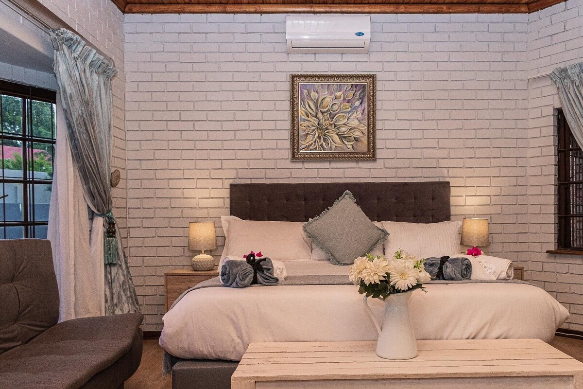 Premium Room | Soundproofing, iron/ironing board, WiFi (free)