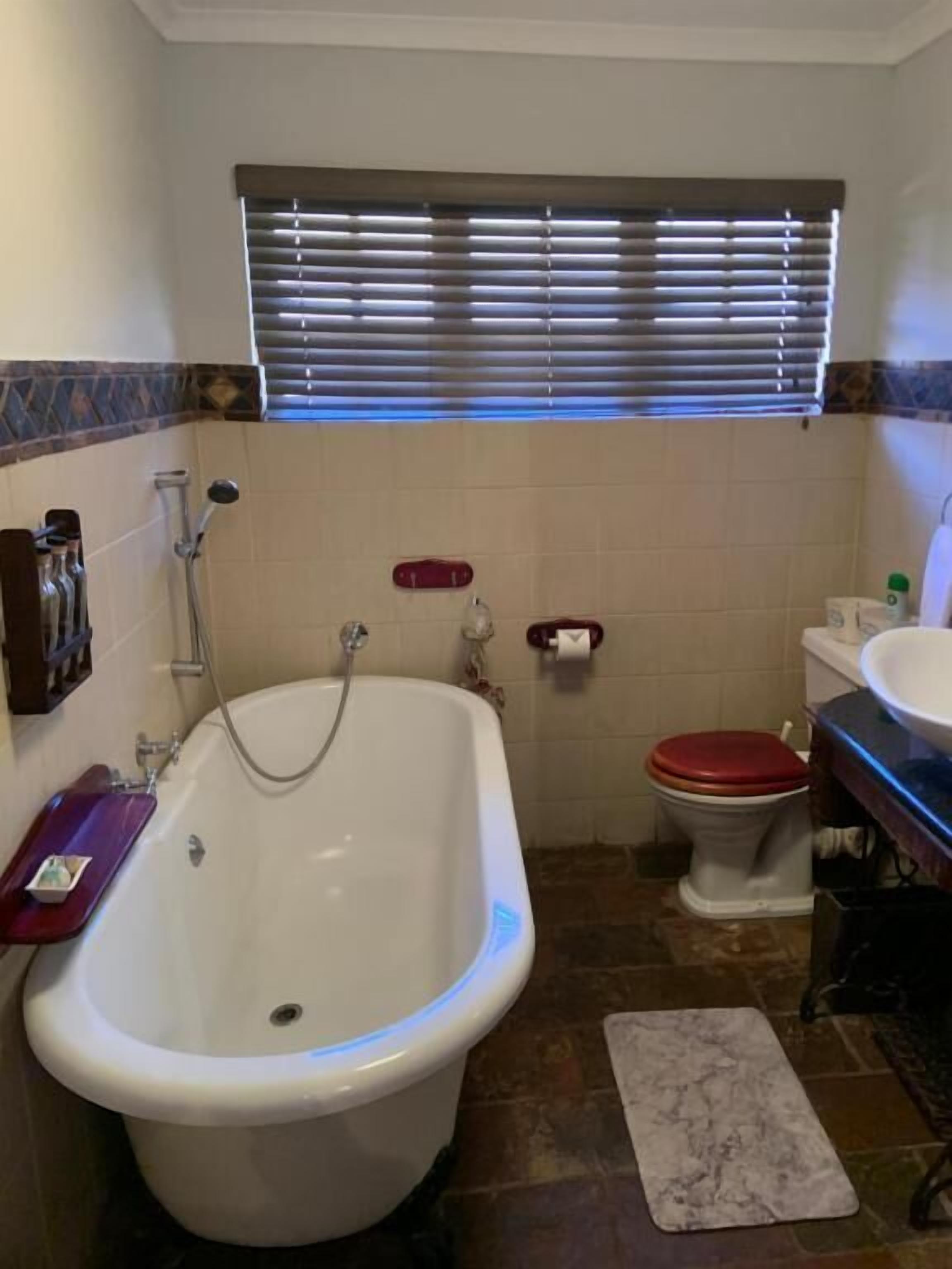 Executive Double Room, Garden View | Bathroom | Slippers