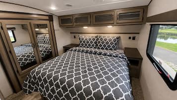 WiFi, bed sheets