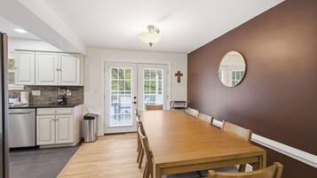 Nhà, nhiều giường, quang cảnh vườn (Mason Ranch) | Khu ăn uống