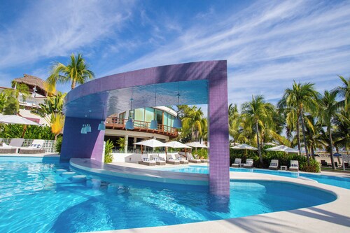 Private Pool Paradise · 2BR Luxury Stay for 6
