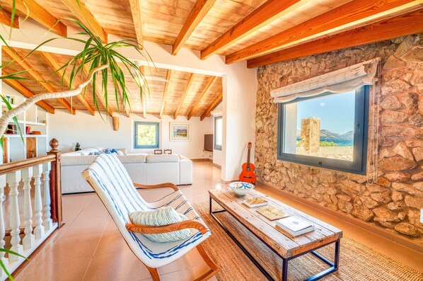 TV, fireplace - Finca in front of the sea, Can Cuarassa, Pollensa. (Pollensa)