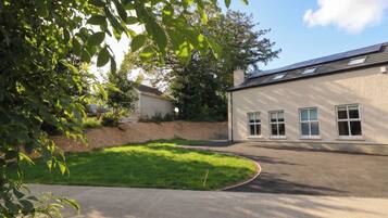 Cottage | Property grounds