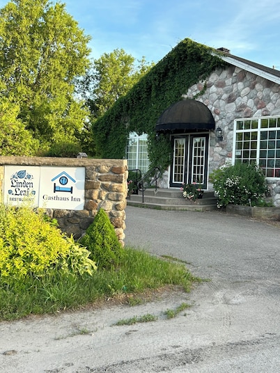 Linden Leaf Gasthaus Inn, 2 minutes from 416 close to 401. Restaurant on site