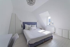 3 slaapkamers, een bureau, een strijkplank/strijkijzer, gratis wifi