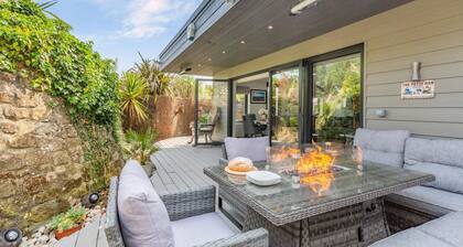 Luxury Jurassic Spa Retreat | Private Swim Spa, Hot Tub & Gated Grounds