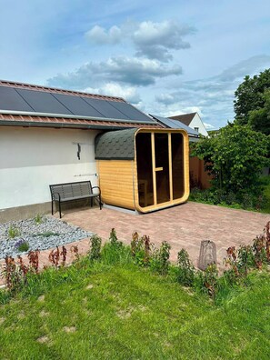 Property grounds - Liv OG Vacation Rental in Rechlin: with a garden, Wi-Fi, and private parking (Rechlin)
