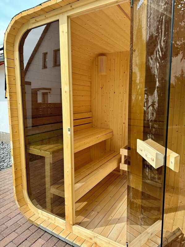 Sauna - Liv OG Vacation Rental in Rechlin: with a garden, Wi-Fi, and private parking (Rechlin)