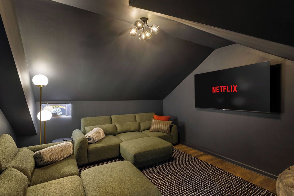 Smart-TV, peis og kontorer