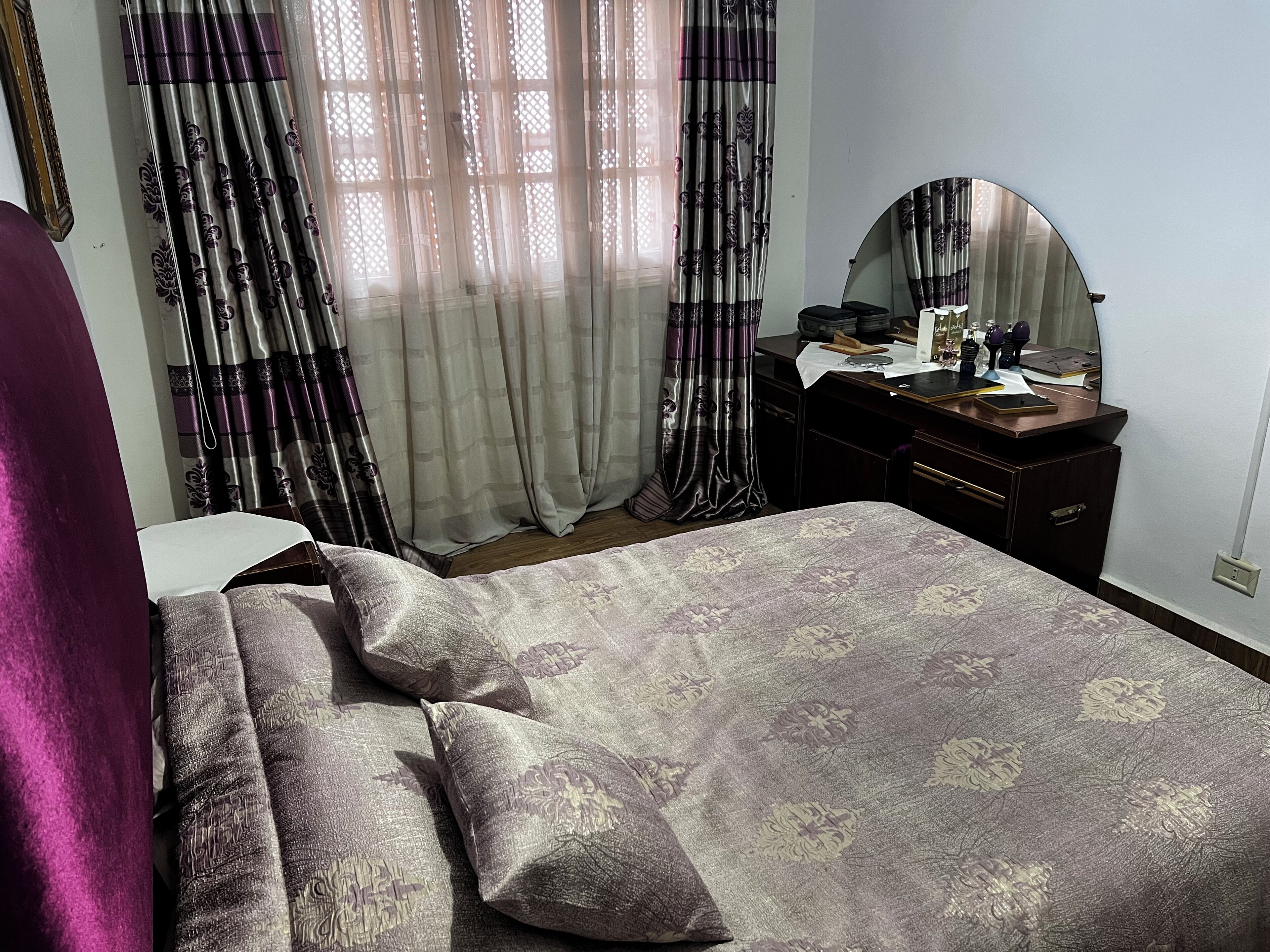 Ferros/tábuas de passar roupa, acesso à internet, roupa de cama